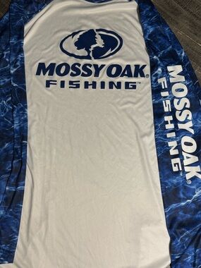 Mossy Oak Men’s White & Blue Long-Sleeve Fishing Rash Guard